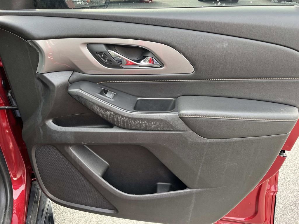 Used 2018 Chevrolet Traverse LT image 24