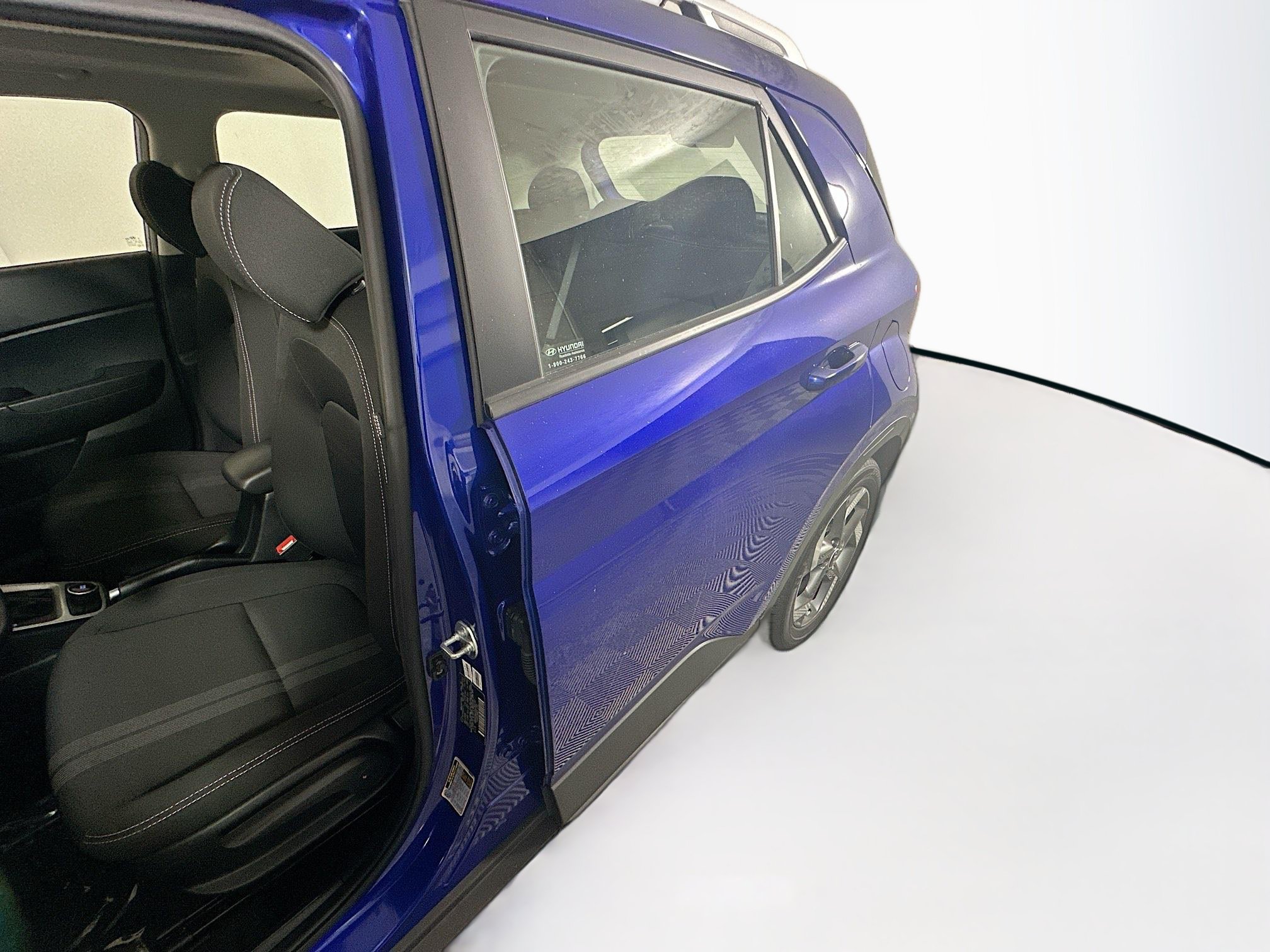 Used 2025 Hyundai Venue SEL FWD image 12