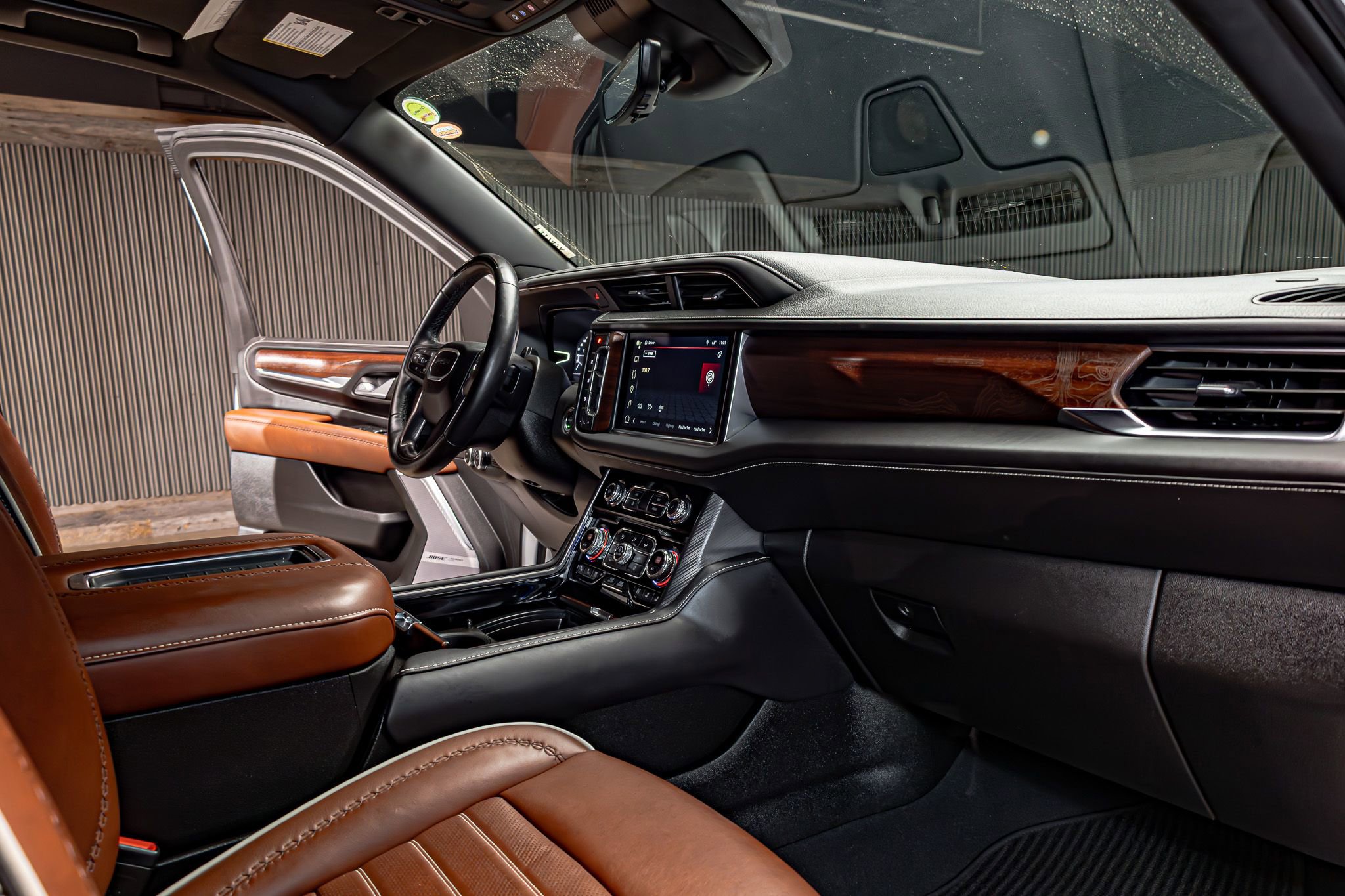 Used 2024 GMC Yukon Denali Ultimate image 16