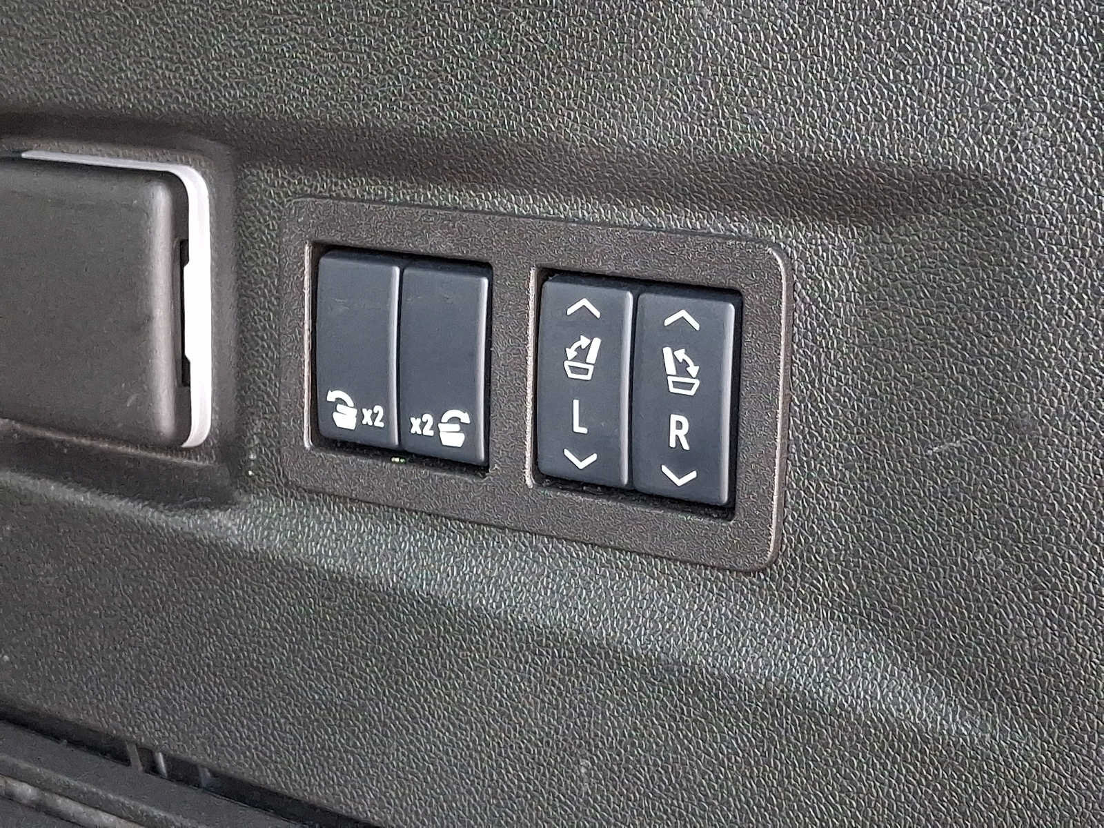 Used 2025 GMC Yukon Denali AWD/4WD image 27