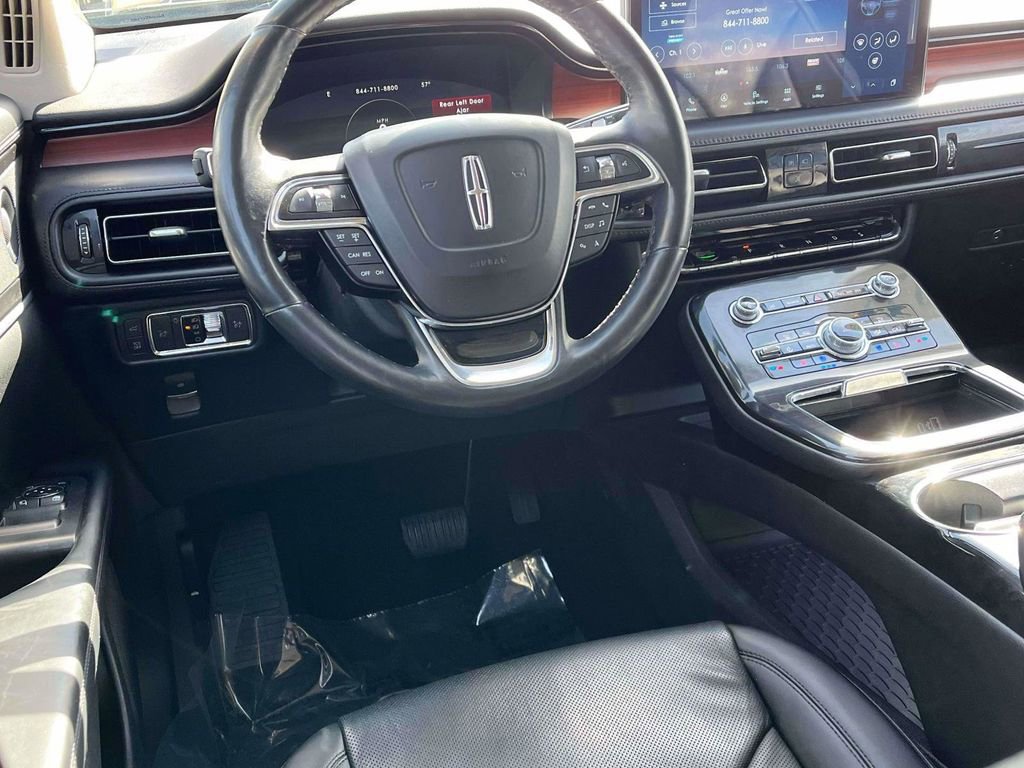 Used 2022 Lincoln Nautilus Reserve w/ Luxury Package image 2