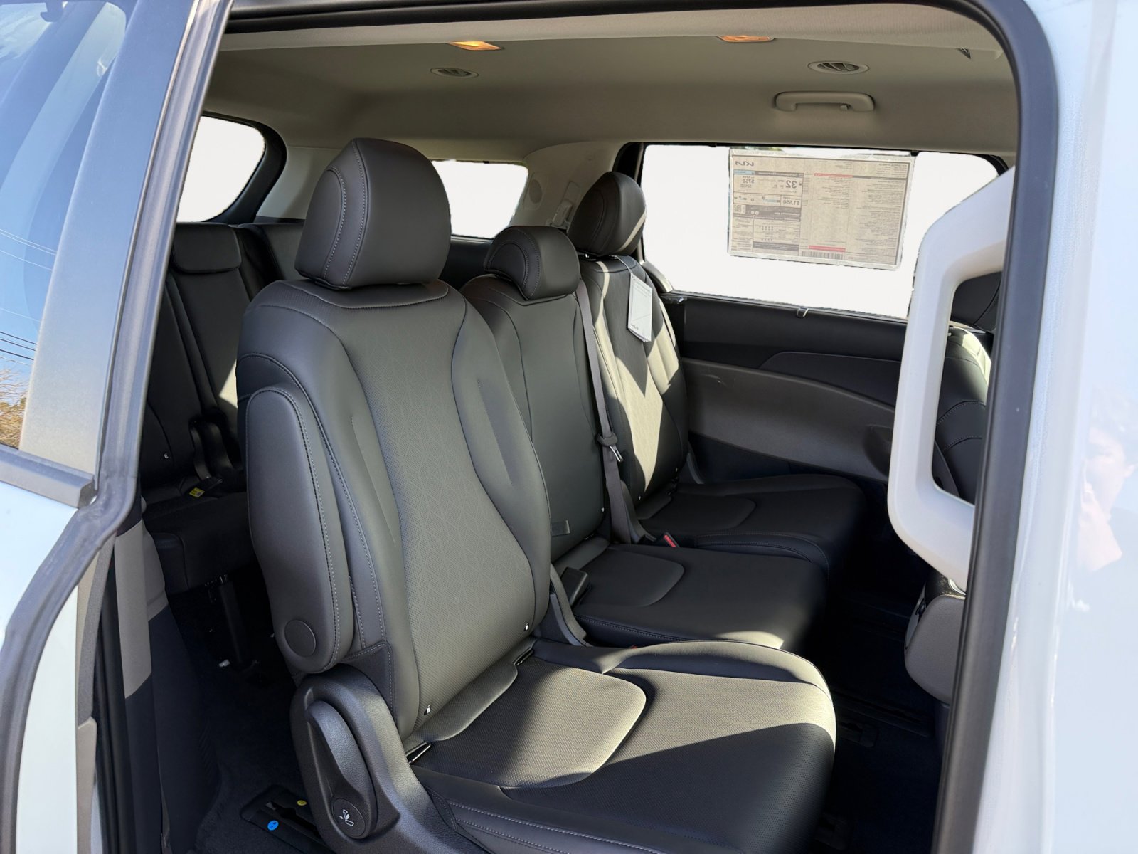 New 2026 Kia Carnival EX image 18