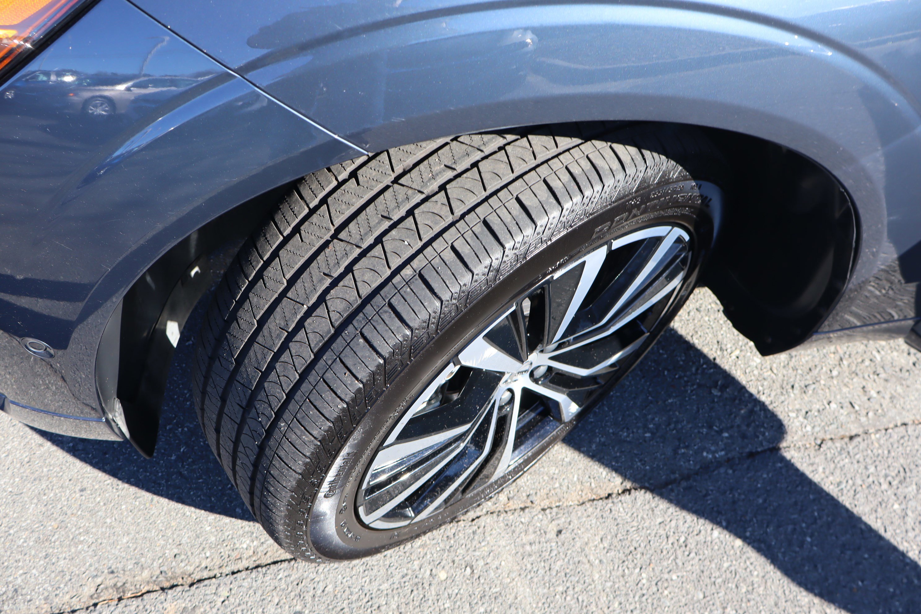 Used 2025 Volvo XC60 B5 Plus image 40