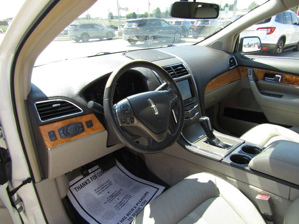 Used 2013 Lincoln MKX AWD image 9