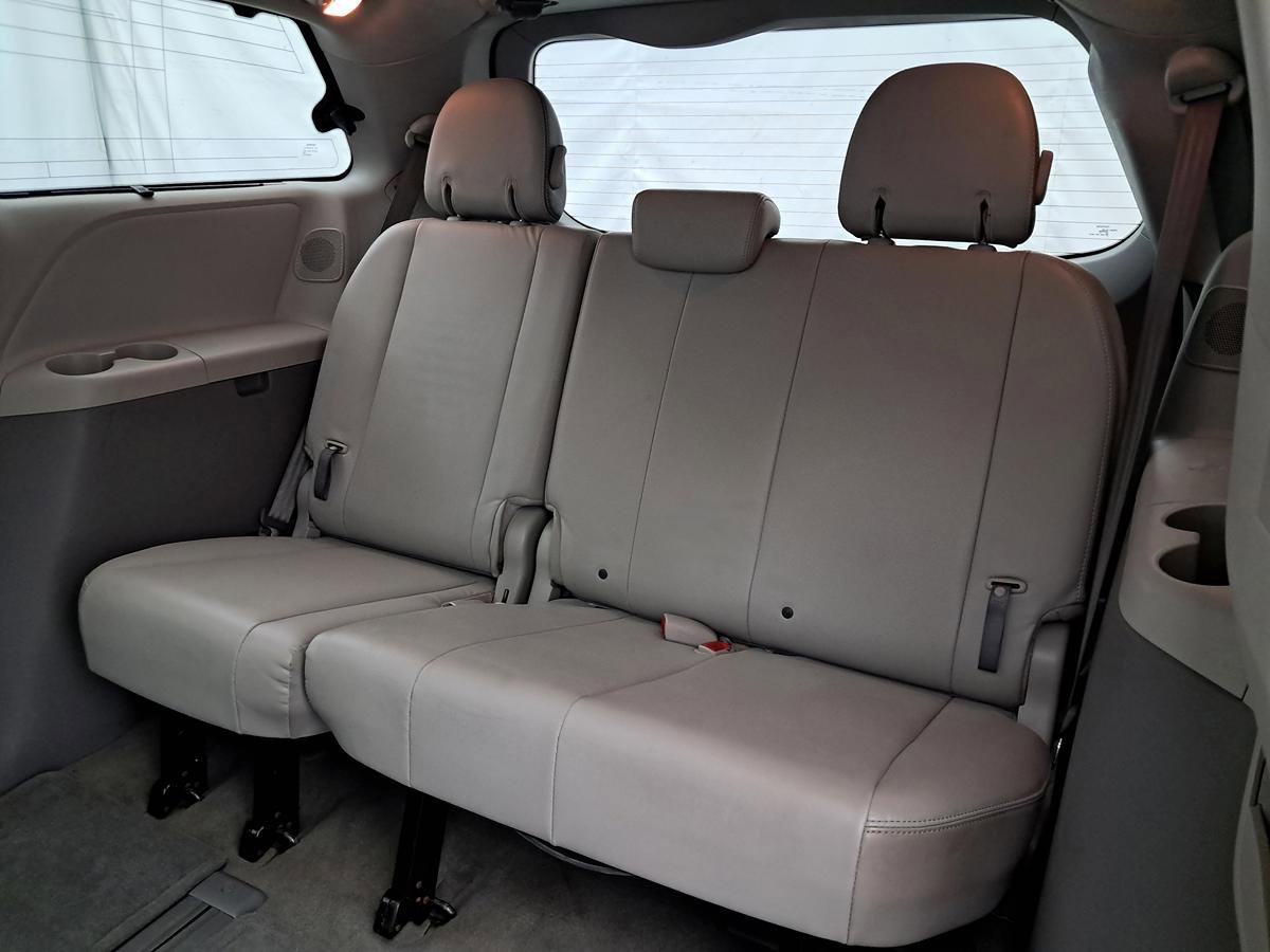 Used 2013 Toyota Sienna Limited w/ Premium Pkg image 29
