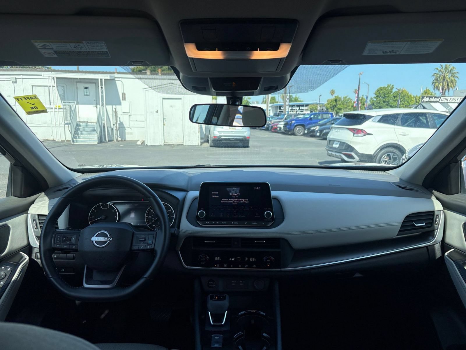 Used 2025 Nissan Rogue SV FWD image 35