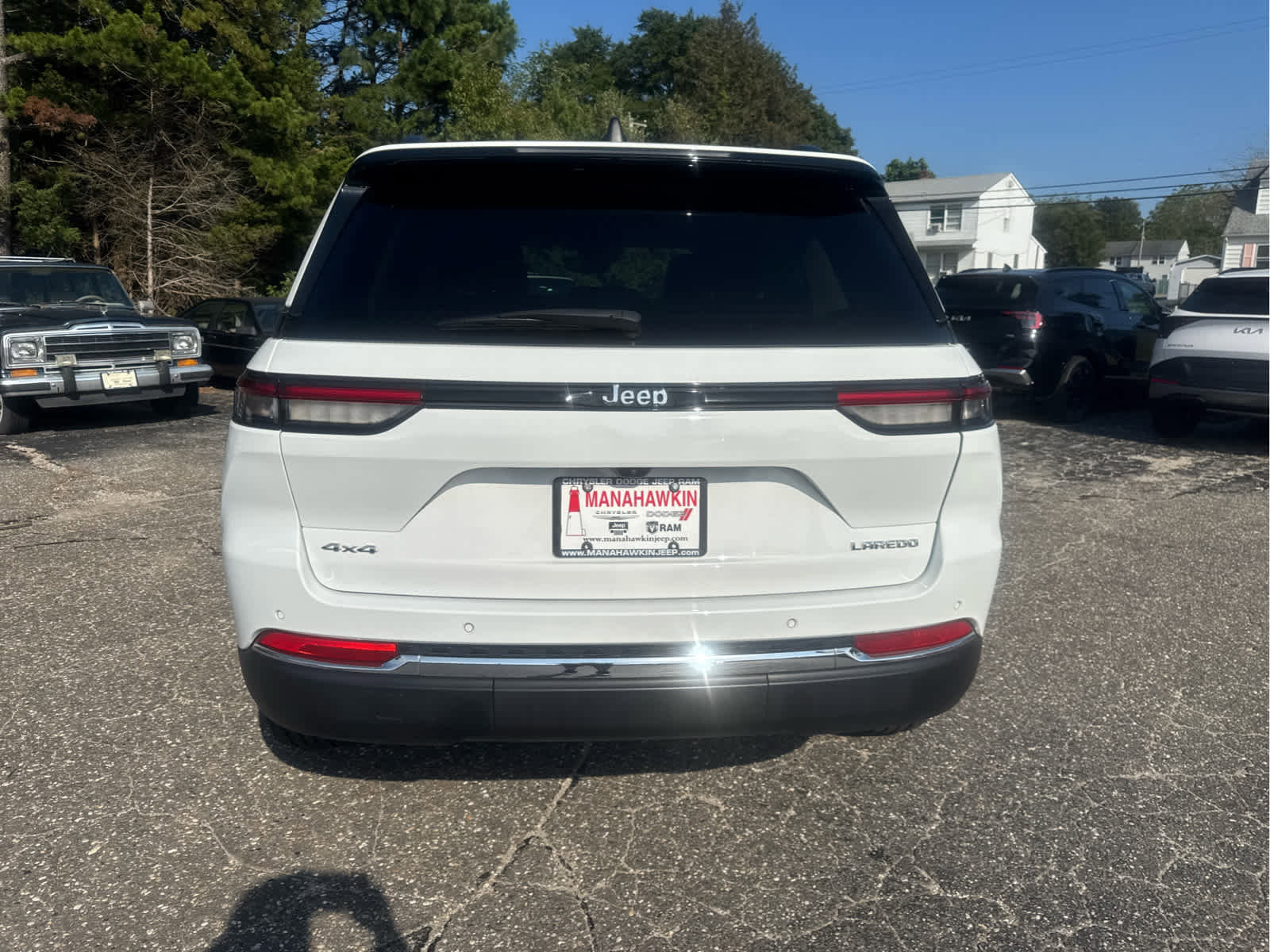 Certified 2023 Jeep Grand Cherokee Laredo image 8