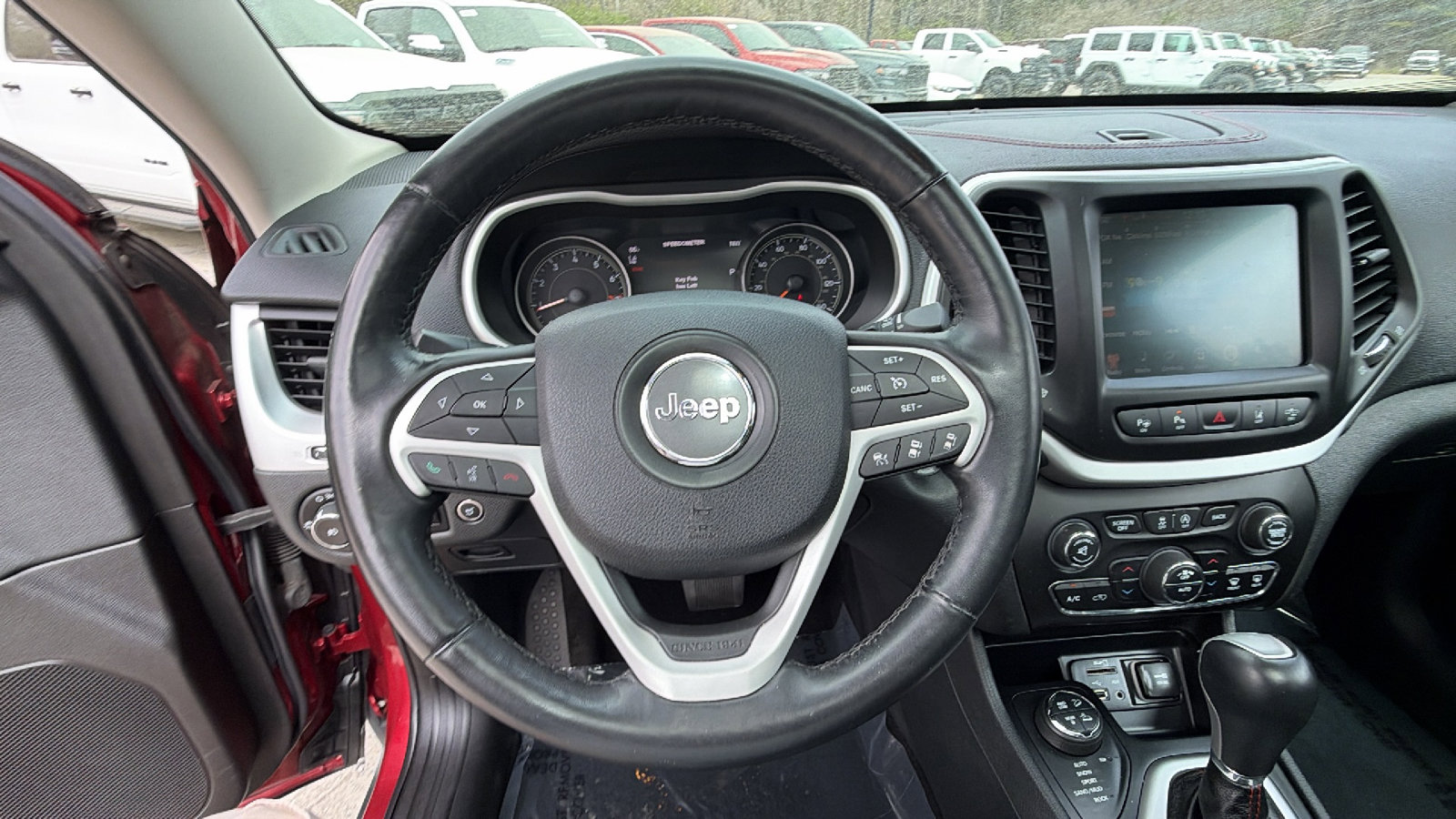 Used 2015 Jeep Cherokee Trailhawk w/ Comfort/Convenience Group image 27