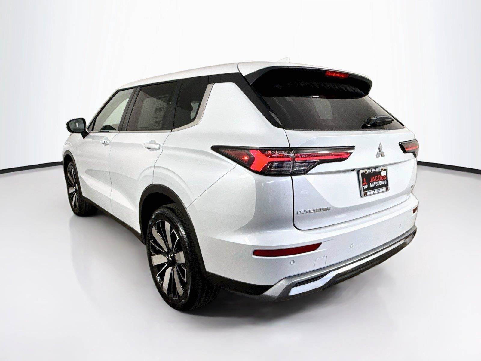 New 2026 Mitsubishi Outlander SE AWD/4WD image 3