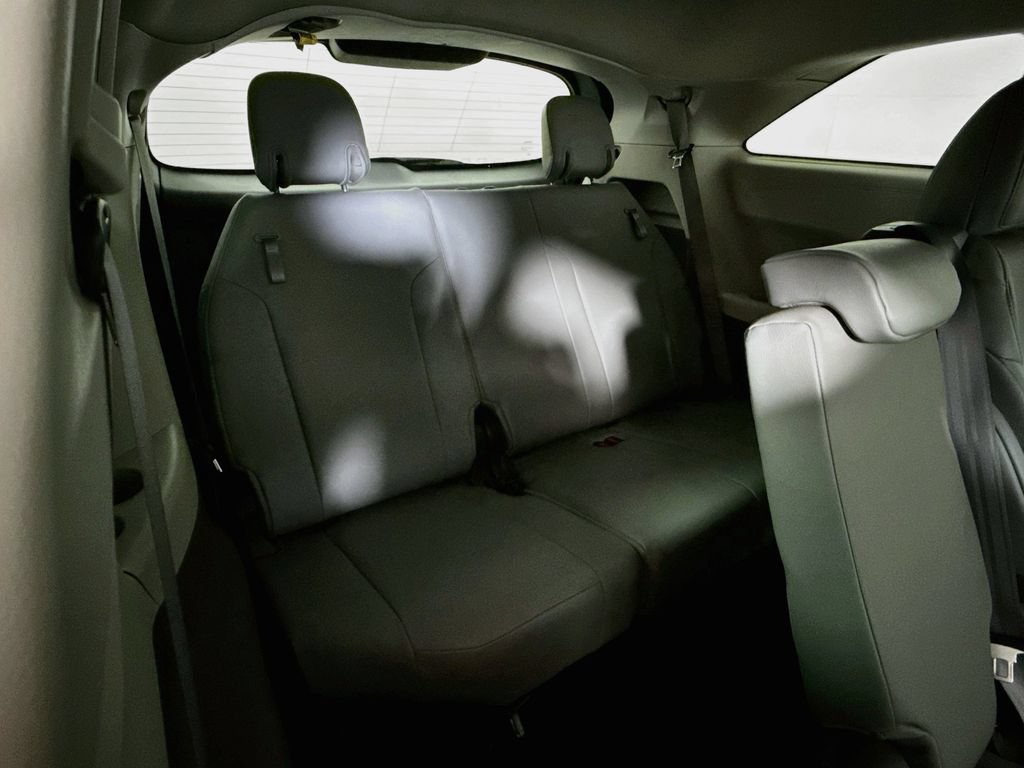 Used 2022 Toyota Sienna XLE FWD image 25