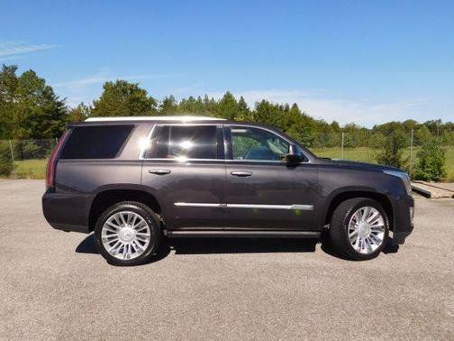 Used 2016 Cadillac Escalade Platinum AWD/4WD image 4