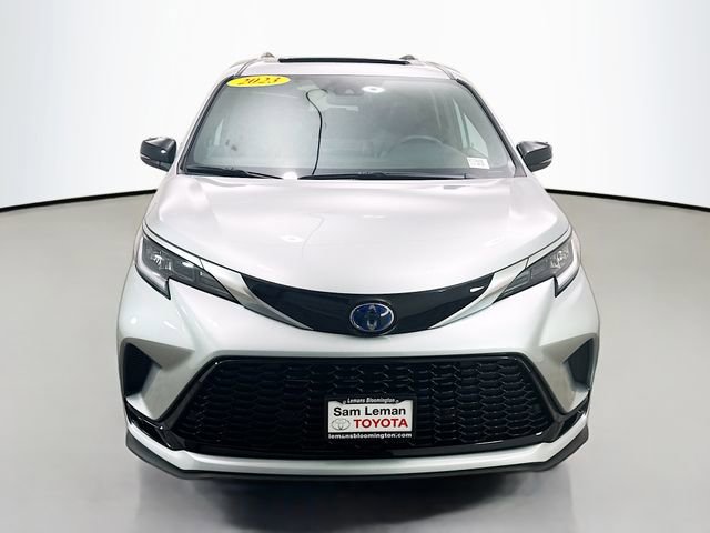 Used 2023 Toyota Sienna XSE image 2