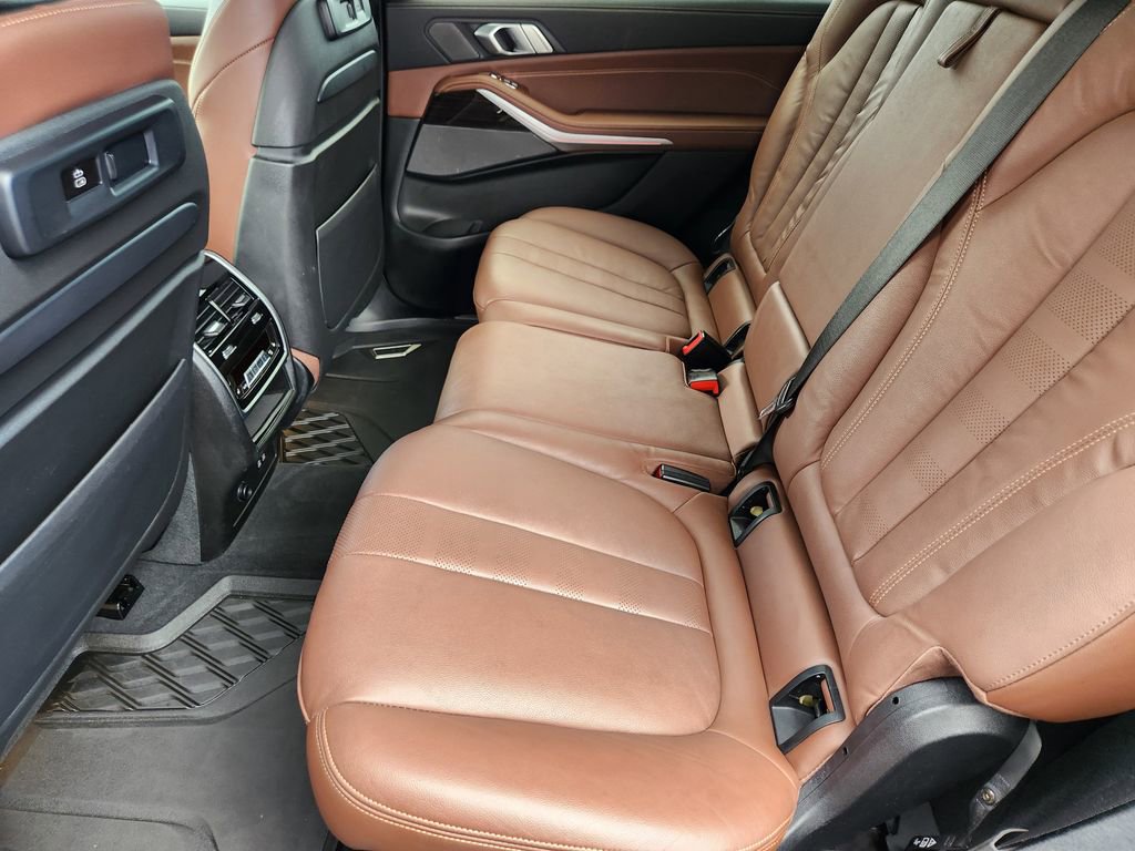 Used 2021 BMW X7 M50i w/ Dynamic Handling Package AWD/4WD image 18