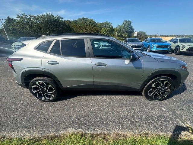 Certified 2024 Chevrolet Trax RS w/ Driver Confidence Package image 8