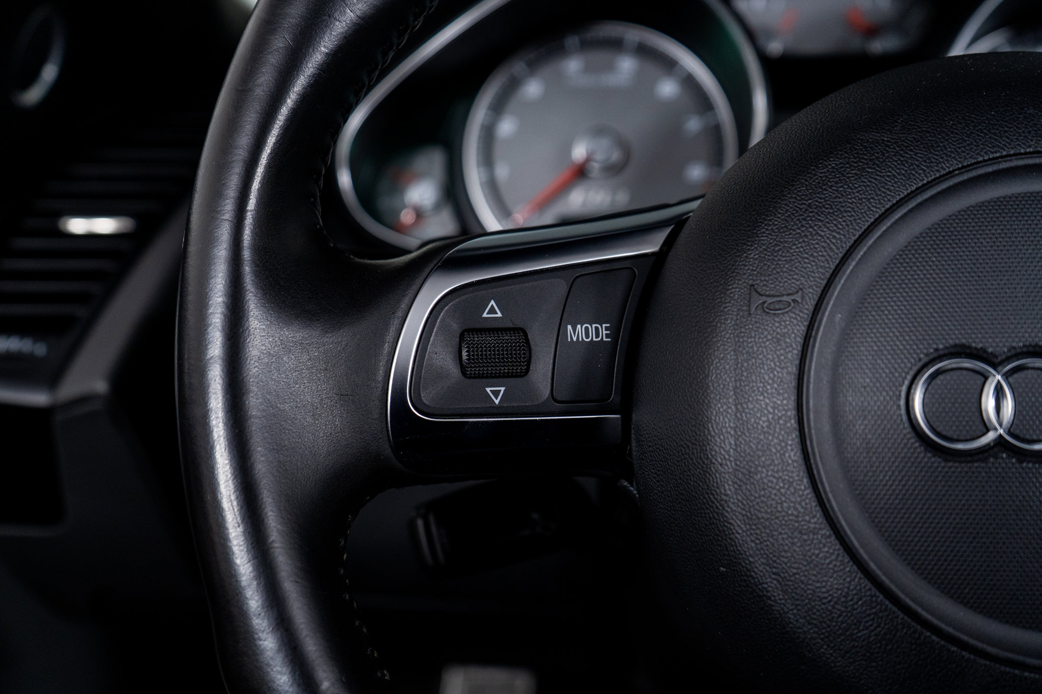 Used 2011 Audi R8 V8 image 36