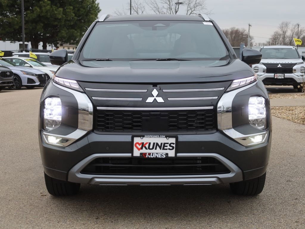 New 2025 Mitsubishi Outlander SEL image 3