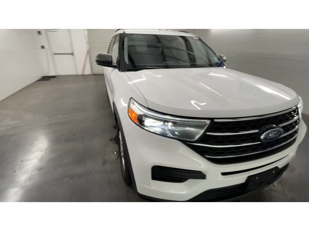 Used 2020 Ford Explorer XLT image 3