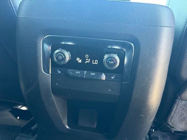 Used 2025 GMC Yukon XL Denali AWD/4WD image 33