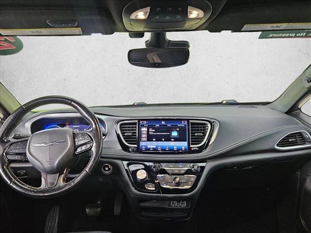 Used 2021 Chrysler Pacifica Touring-L w/ S Appearance Package FWD image 18
