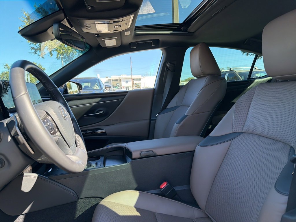Used 2024 Lexus ES 350 w/ Premium Package image 2