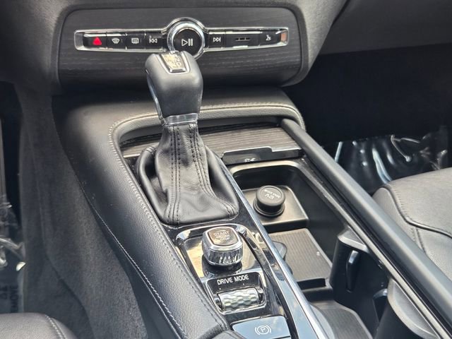 Used 2020 Volvo XC90 T5 Momentum w/ Protection Package FWD image 13