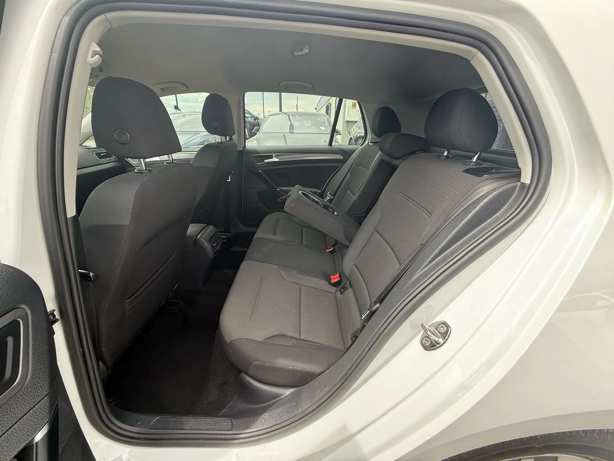 Used 2019 Volkswagen e-Golf SE w/ Driver Assistance Package FWD image 11