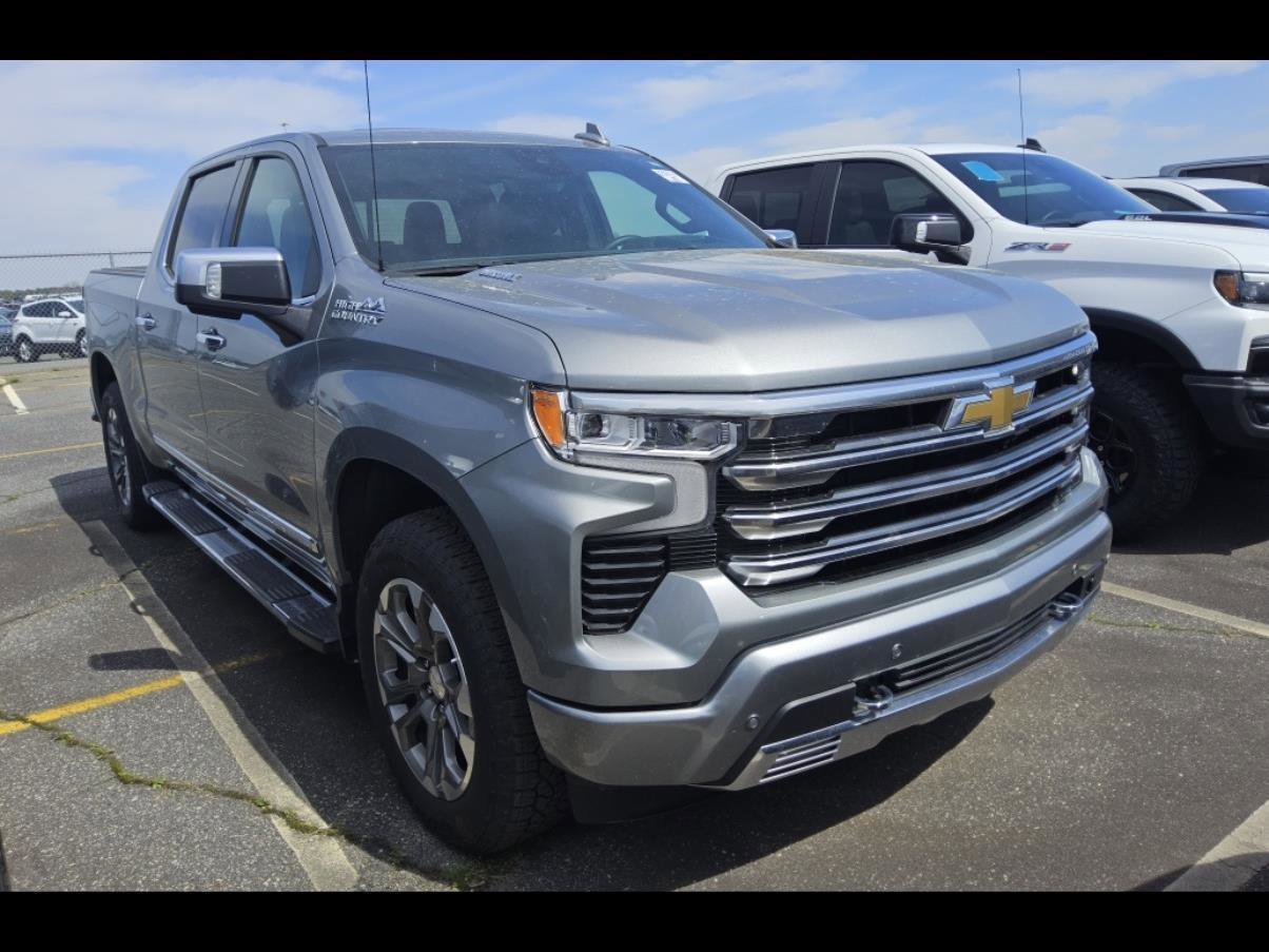 Used 2025 Chevrolet Silverado 1500 High Country w/ Technology Package image 2