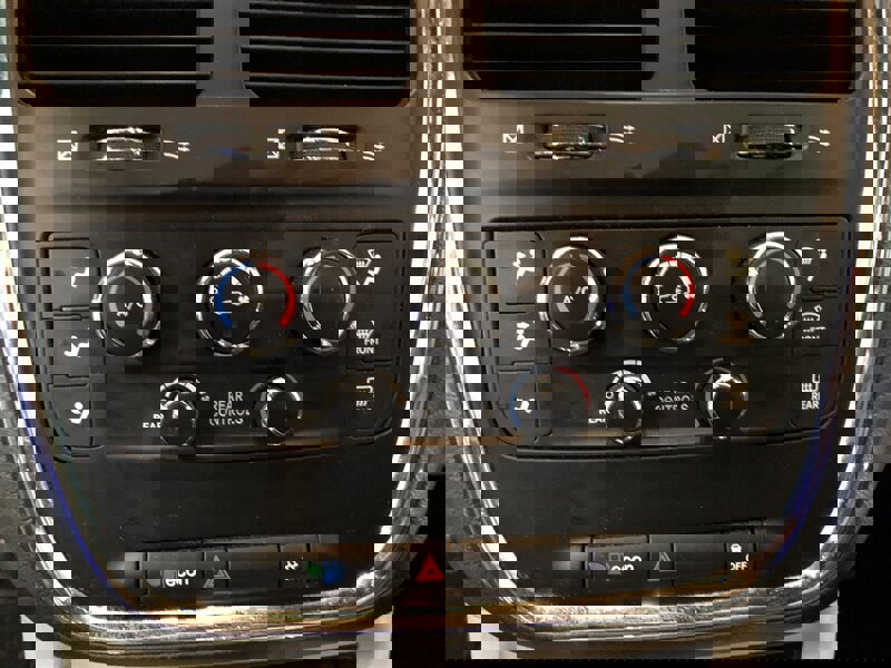 Used 2019 Dodge Grand Caravan SXT w/ Rear Park Assist Package image 13