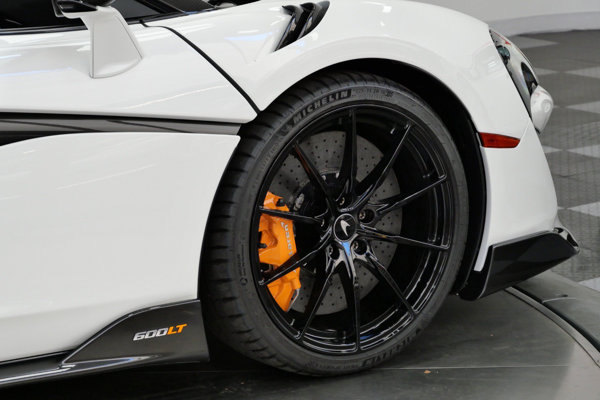 Used 2019 McLaren 600LT RWD image 38
