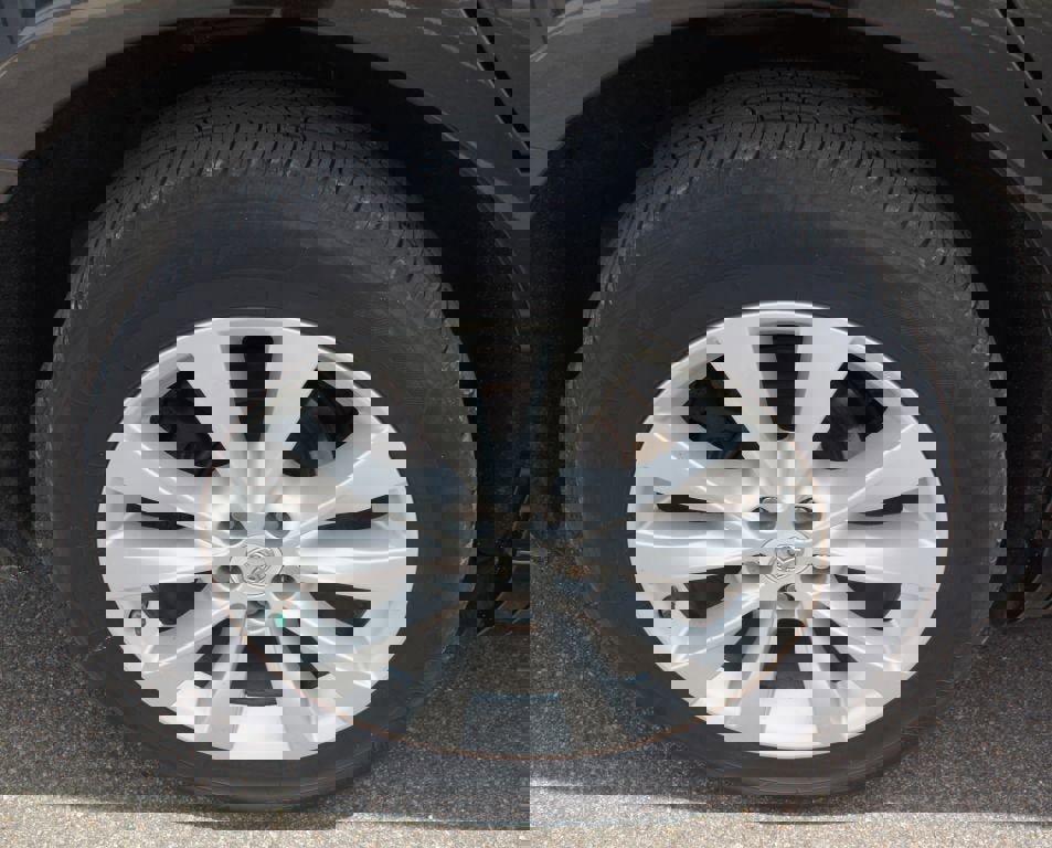 Used 2013 Toyota Venza LE FWD image 16