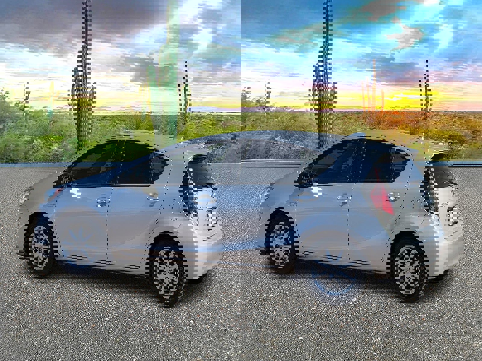 Used 2015 Toyota Prius C image 4