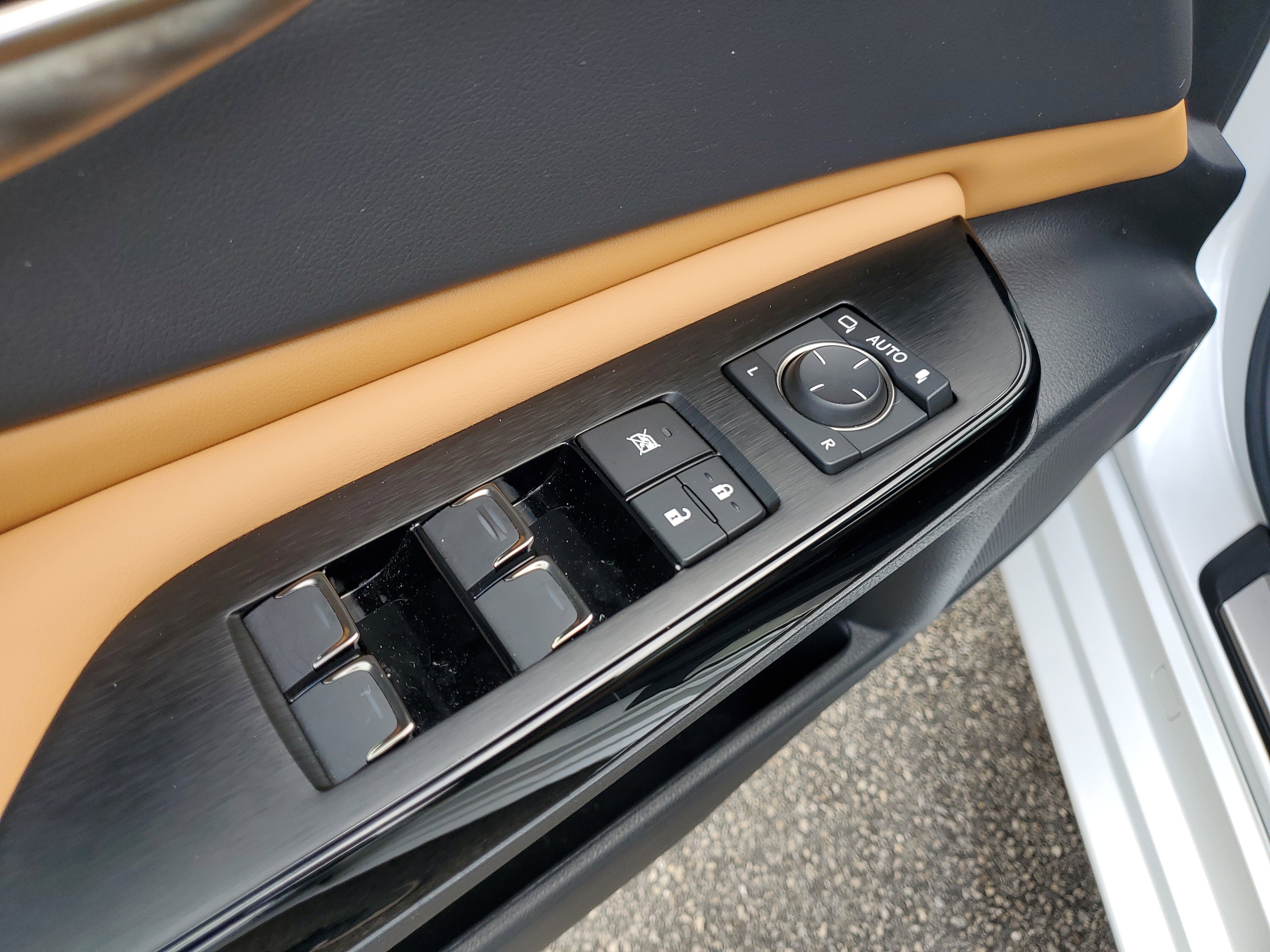 Used 2025 Lexus ES 350 350 image 17