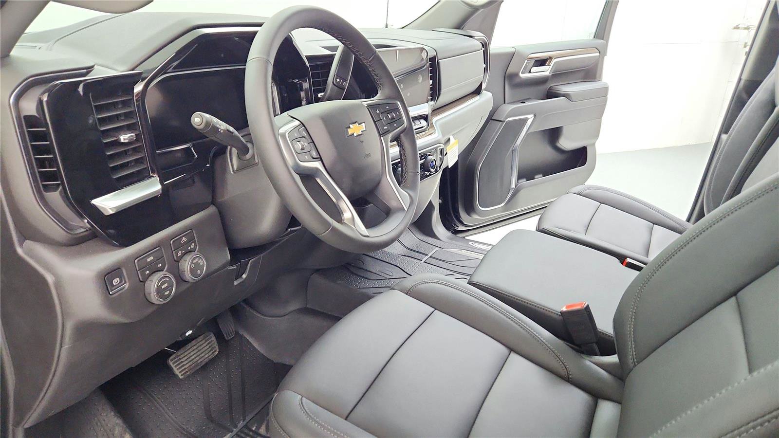 New 2026 Chevrolet Silverado 1500 LT w/ Leather Package AWD/4WD image 10