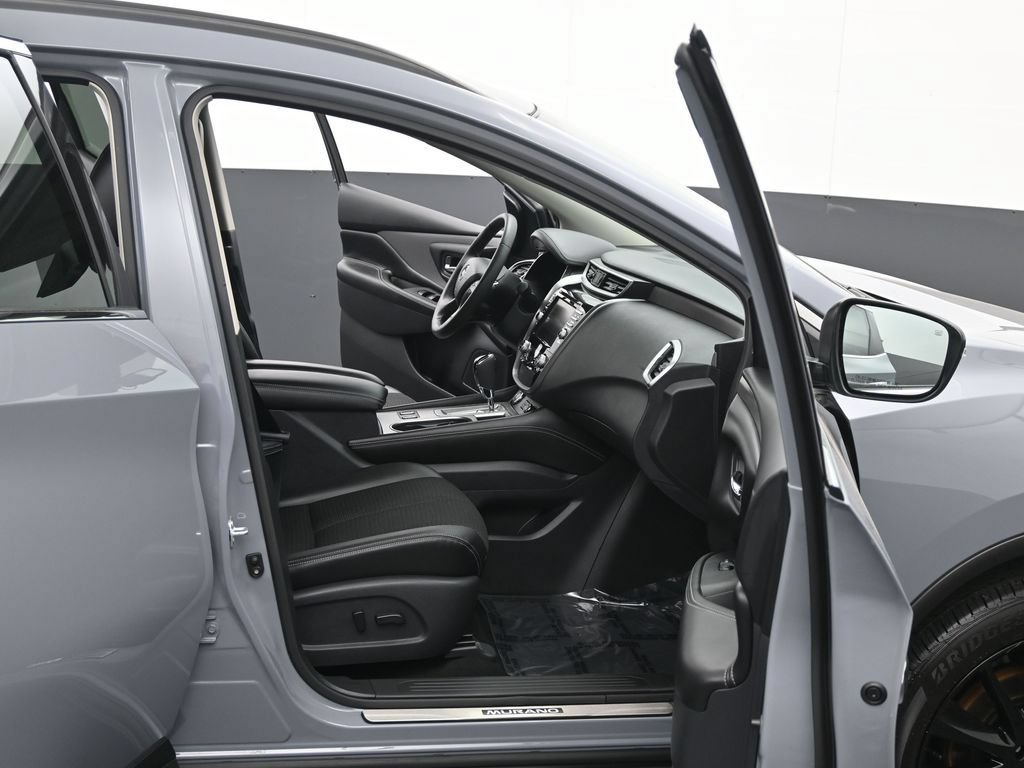 Used 2023 Nissan Murano SV w/ SV Midnight Edition Package FWD image 9