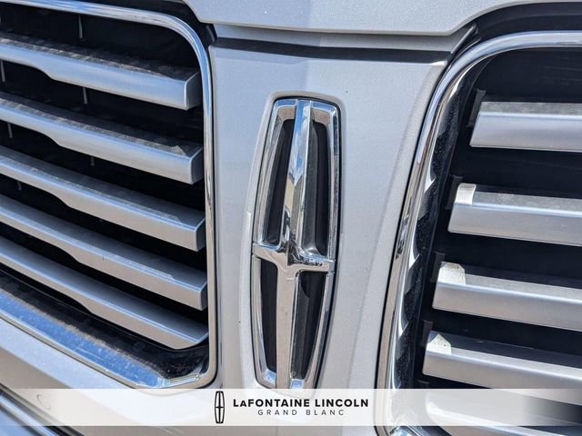 Used 2017 Lincoln Navigator Select AWD/4WD image 9