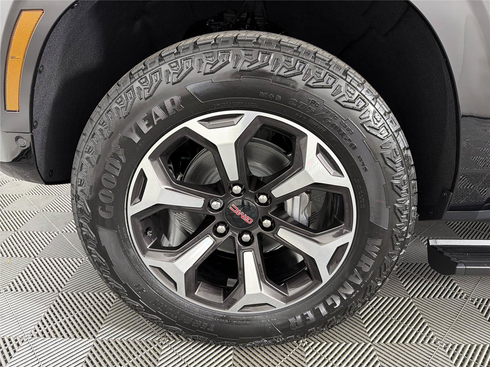 New 2026 GMC Yukon AT4 Ultimate w/ LPO, Floor Liner Package AWD/4WD image 10