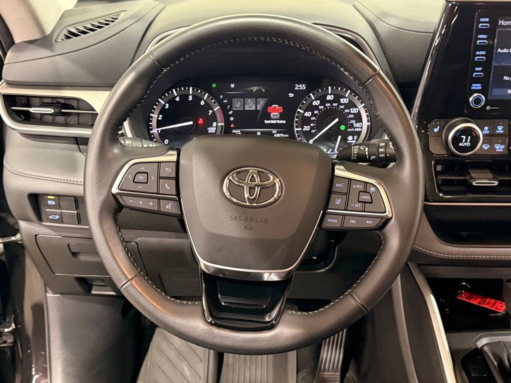 Used 2020 Toyota Highlander XLE image 22