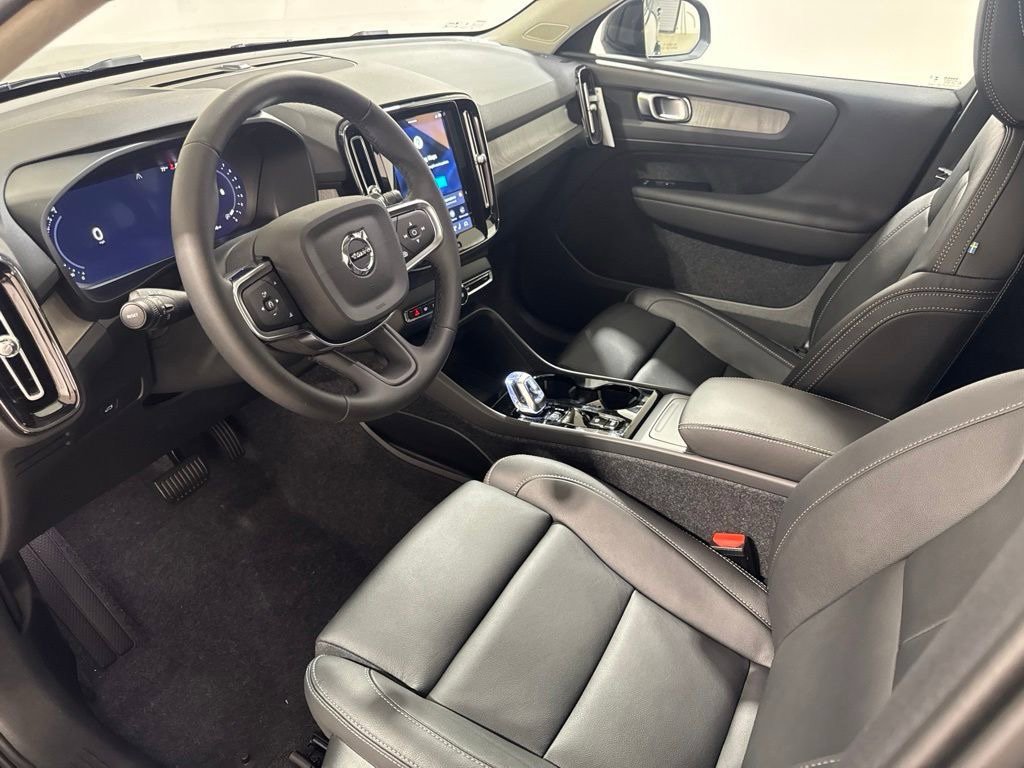 New 2026 Volvo XC40 B5 Plus w/ Protection Package Premier AWD/4WD image 18