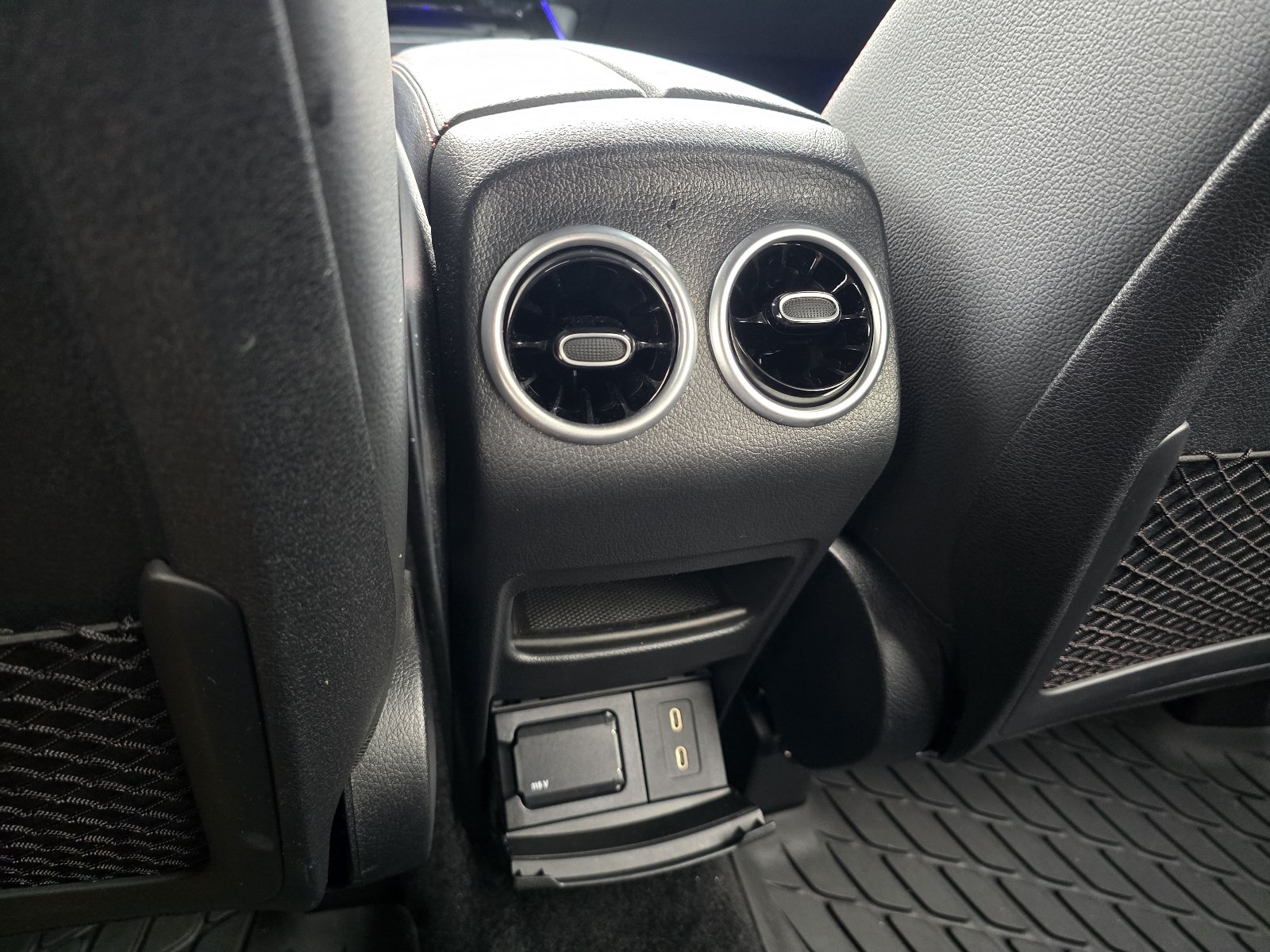 Used 2024 Mercedes-Benz GLB 250 image 25