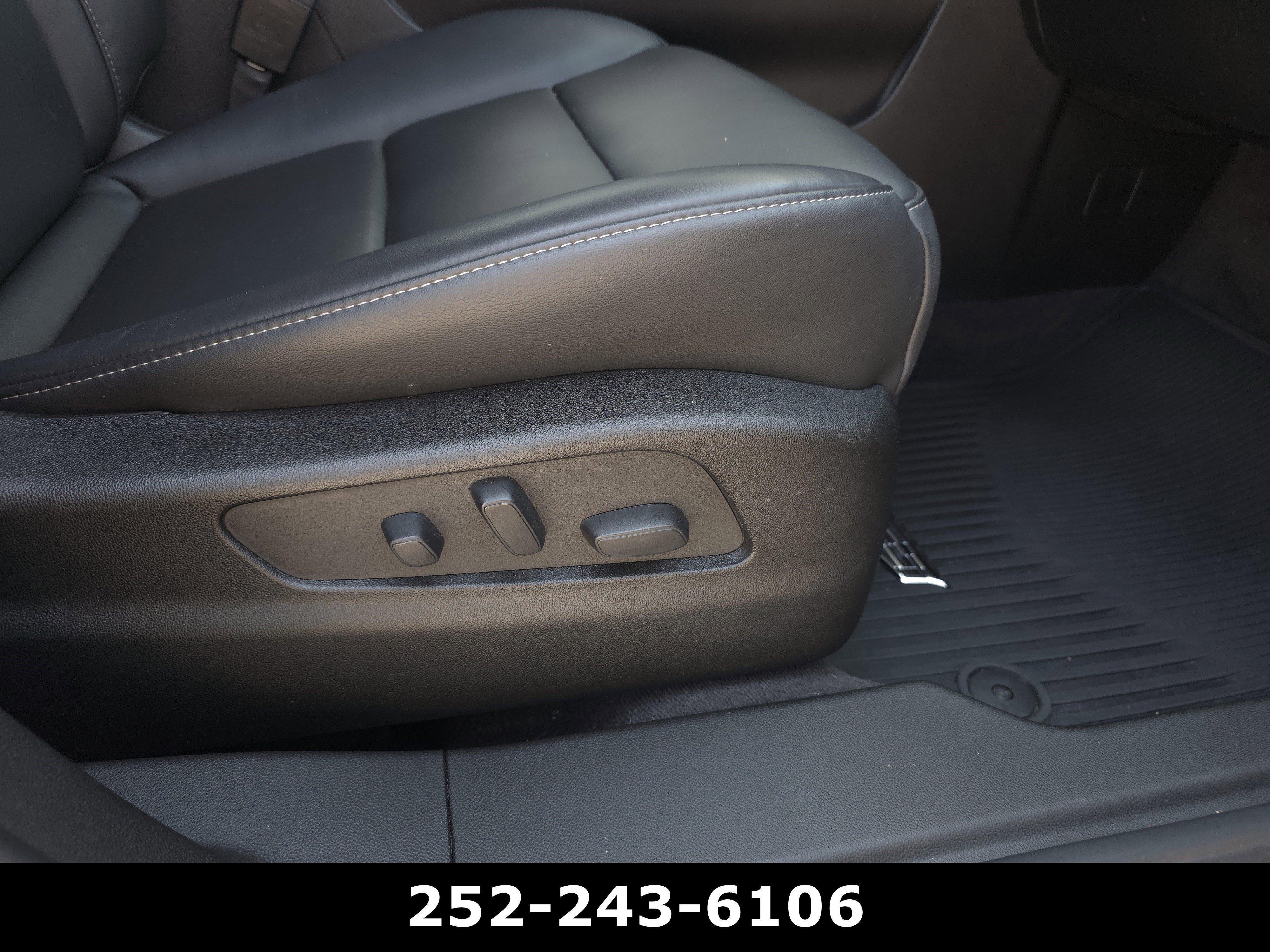 Used 2023 Cadillac XT4 Premium Luxury w/ Enhanced Visibility Package FWD image 38