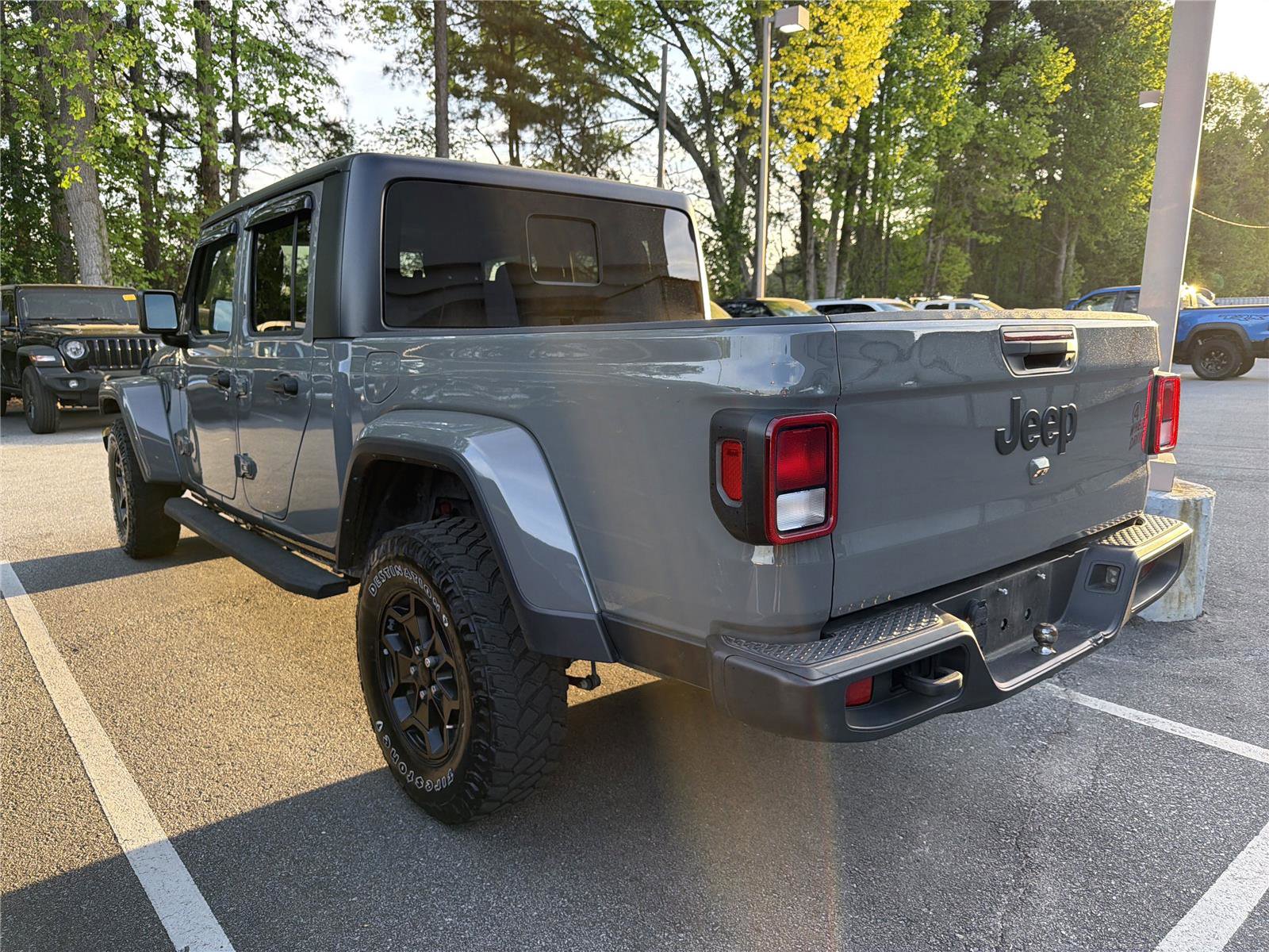 Used 2021 Jeep Gladiator Sport image 6