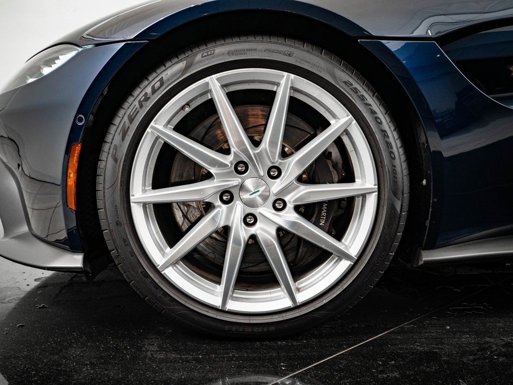 Used 2020 Aston Martin V8 Vantage Coupe image 13