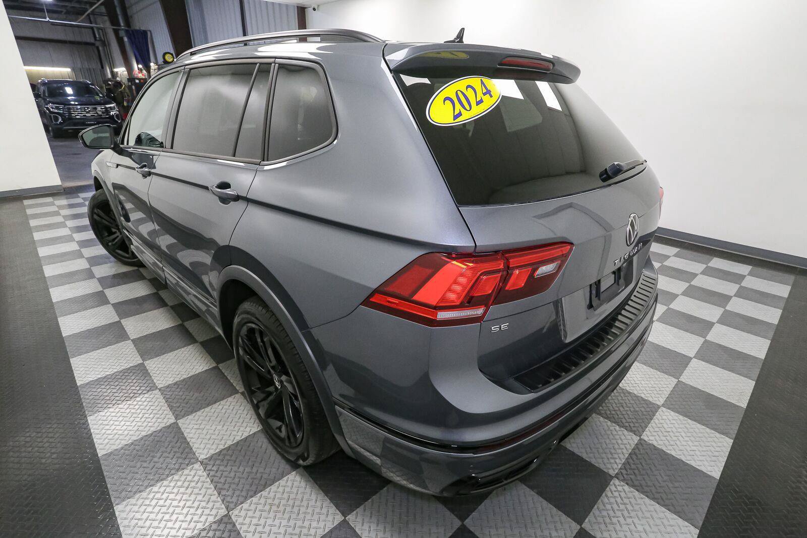 Certified 2024 Volkswagen Tiguan SE R-Line FWD image 12