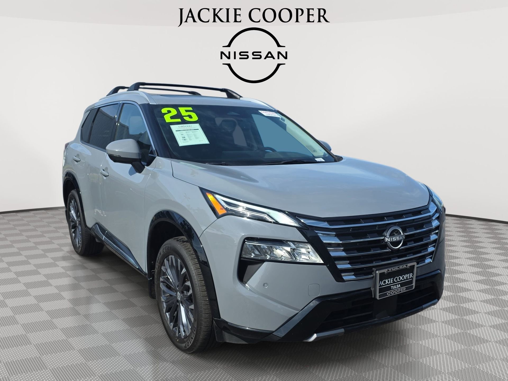 Used 2025 Nissan Rogue Platinum AWD/4WD image 3