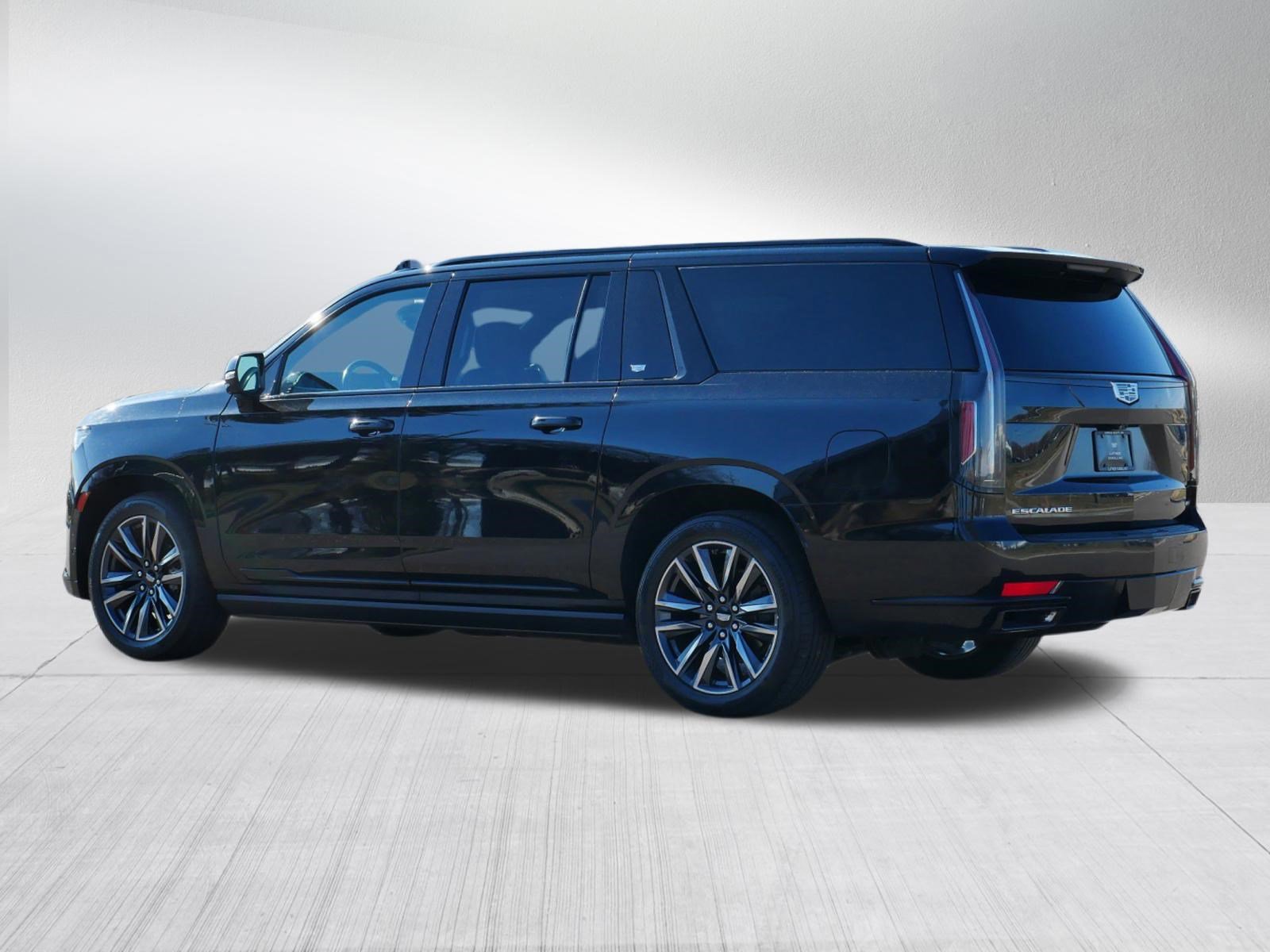 Used 2022 Cadillac Escalade ESV Sport w/ Touring Package AWD/4WD image 4