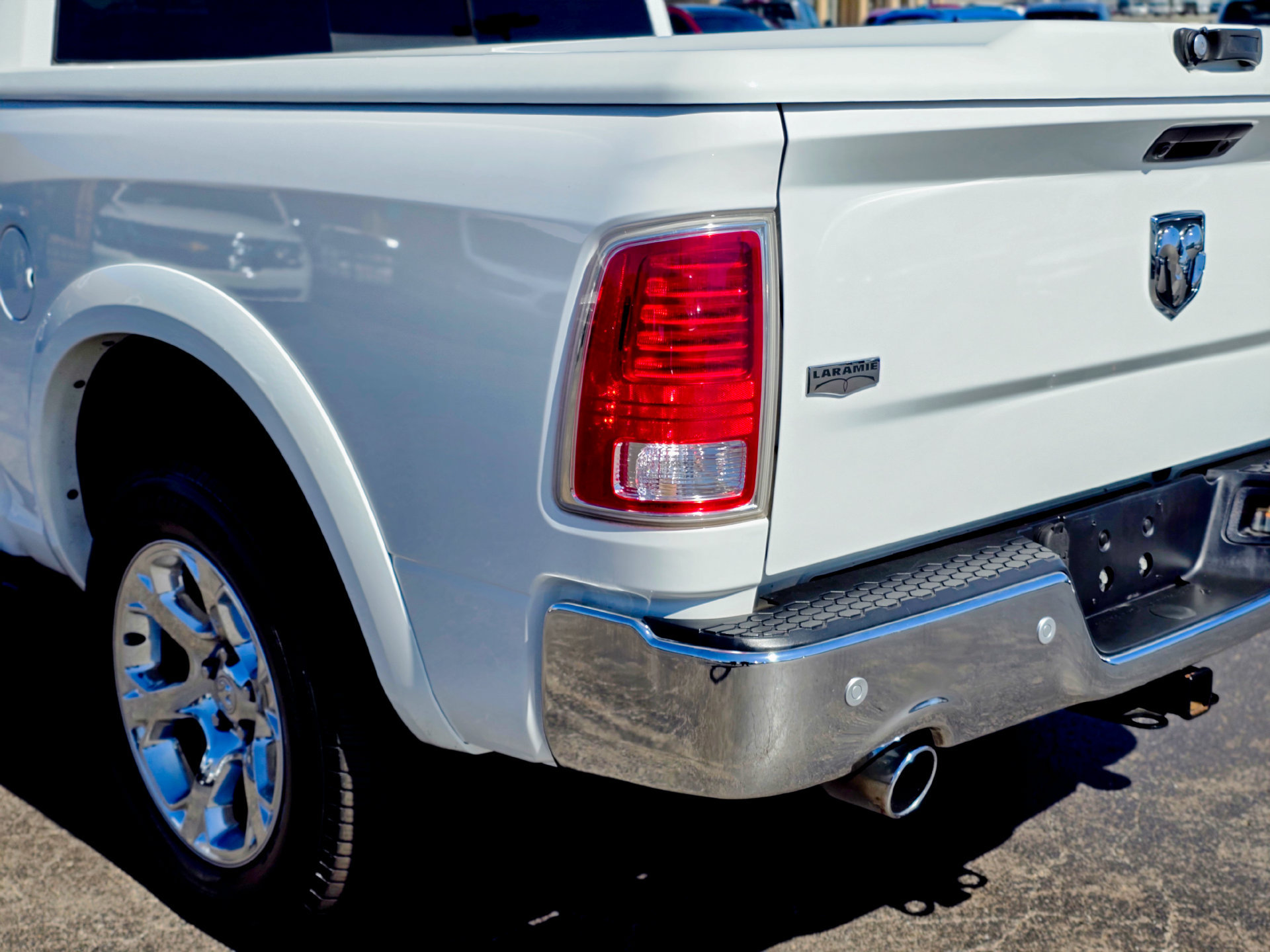 Used 2018 RAM 1500 Laramie w/ Convenience Group AWD/4WD image 10
