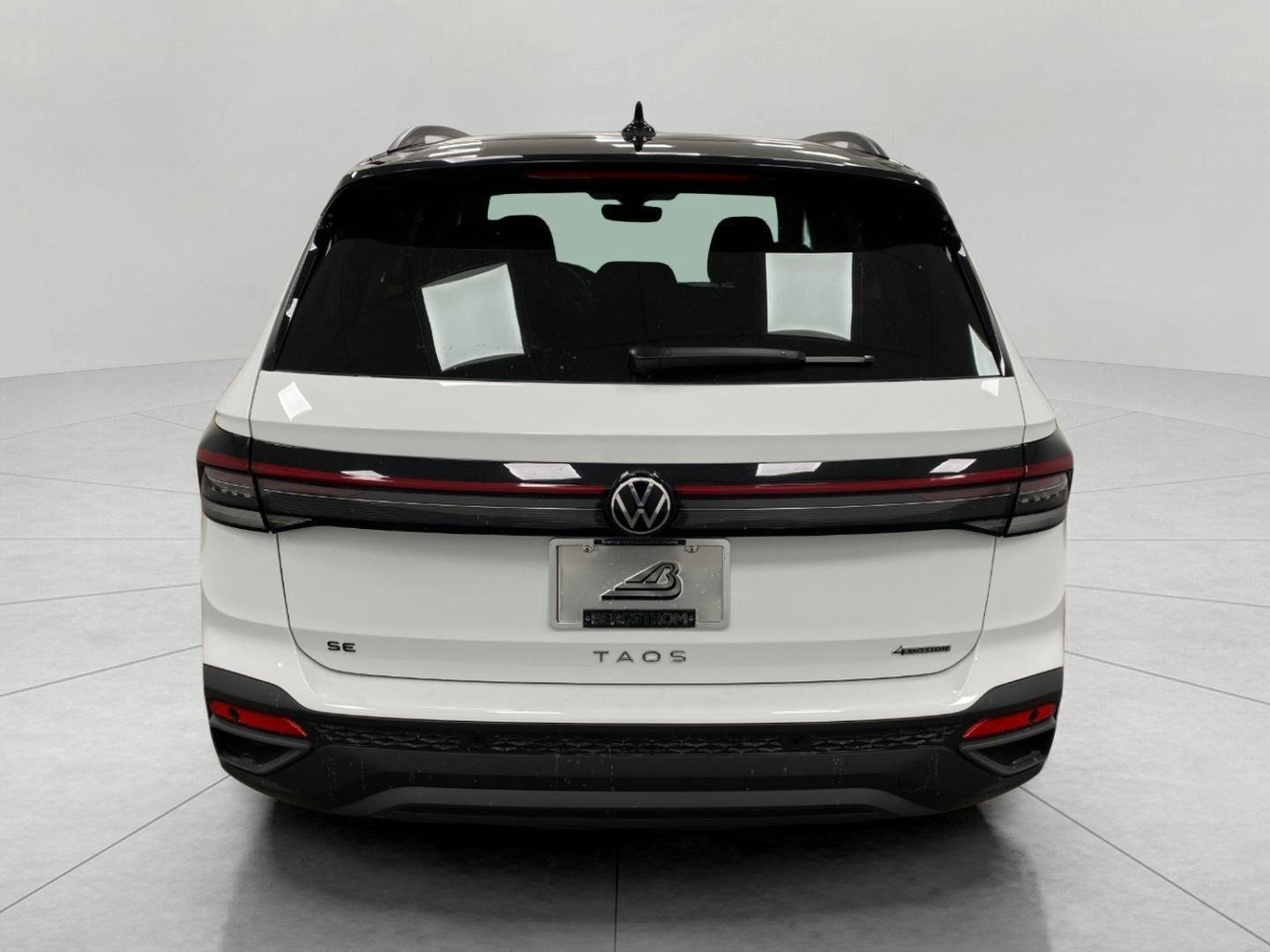 New 2026 Volkswagen Taos SE AWD/4WD image 34
