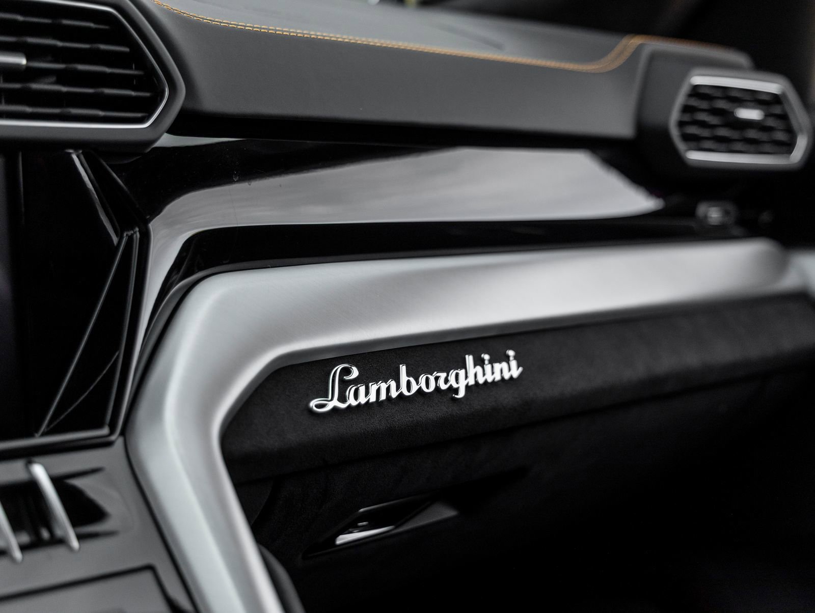 Used 2024 Lamborghini Urus S image 37