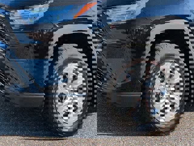 Used 2023 Toyota RAV4 LE image 11