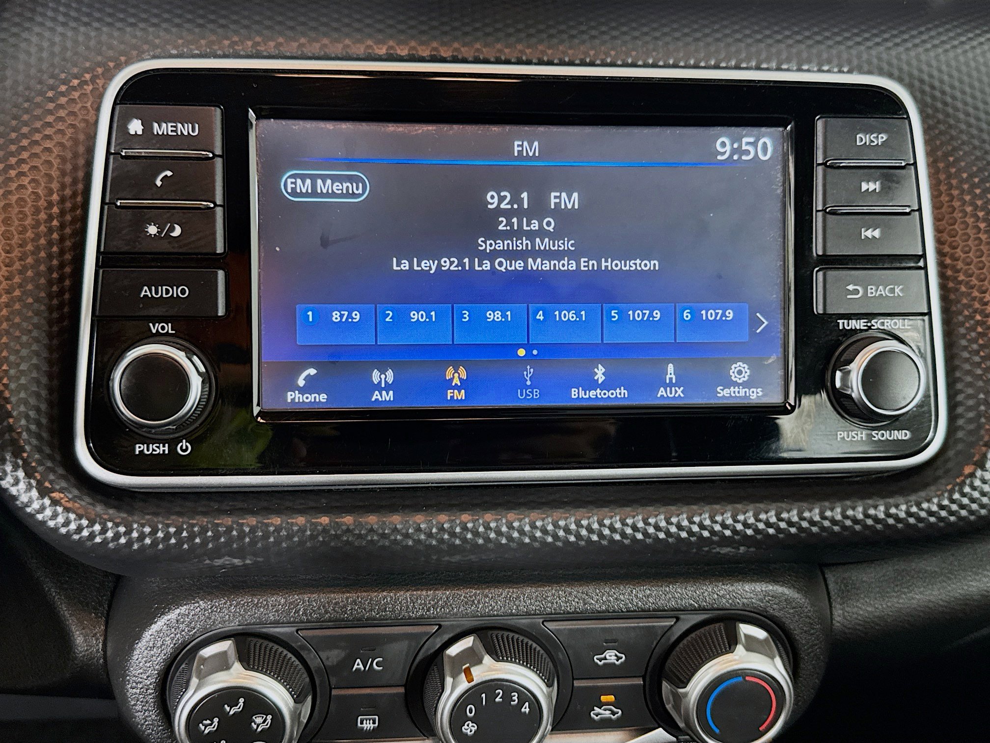 Used 2022 Nissan Kicks S image 17